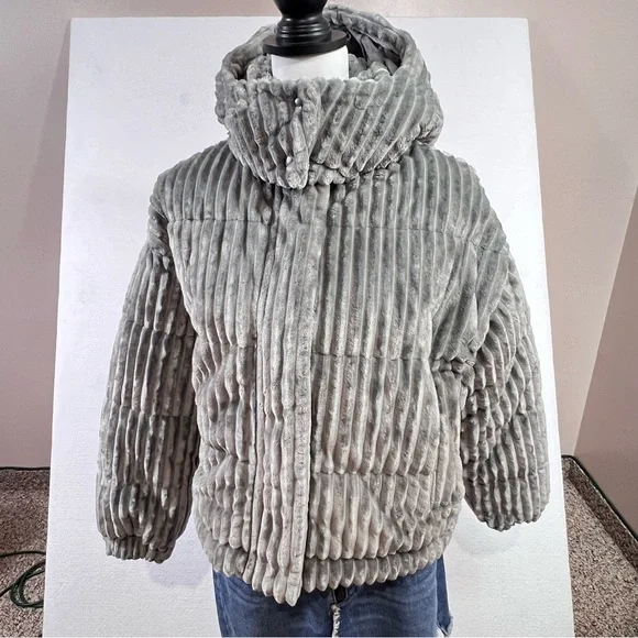 American Eagle Women’s Small Gray Soft Ribbed Textured Puffer Coat Jacket New - Picture 4 of 16